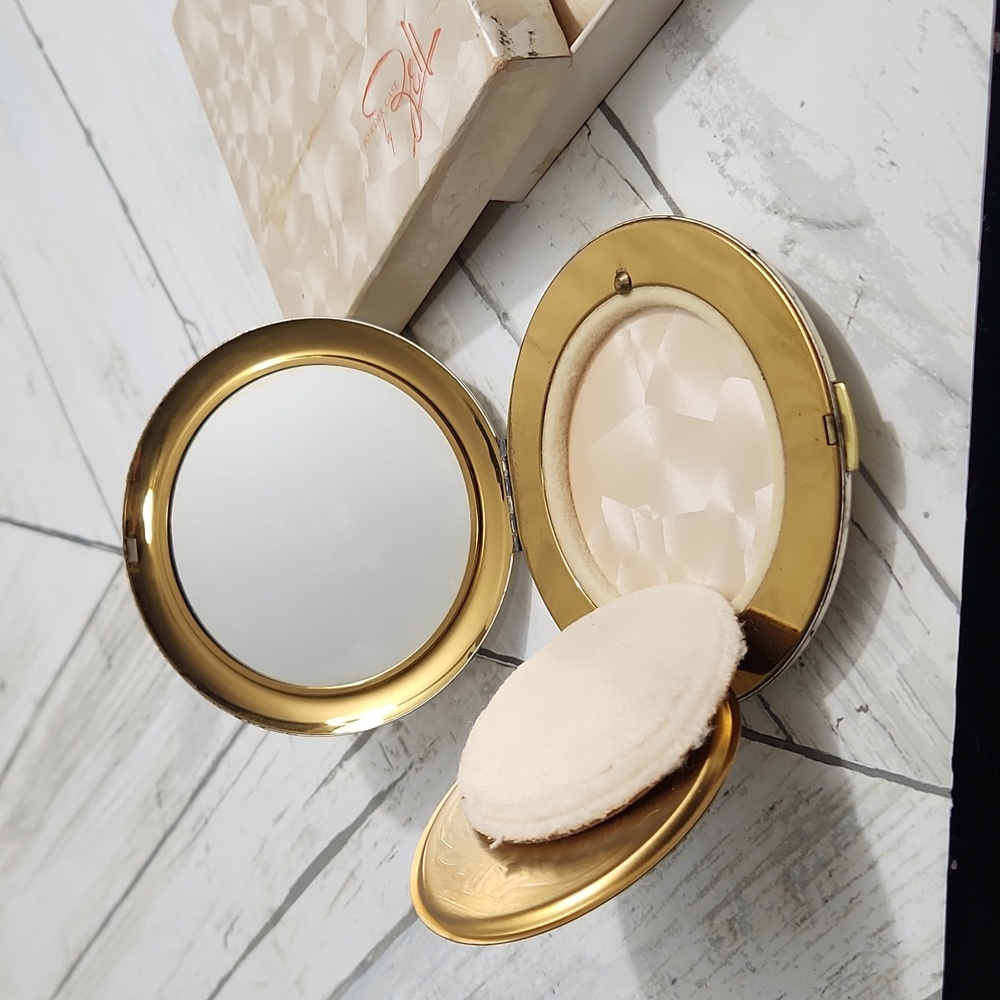 Vintage Compact powder case by Zell